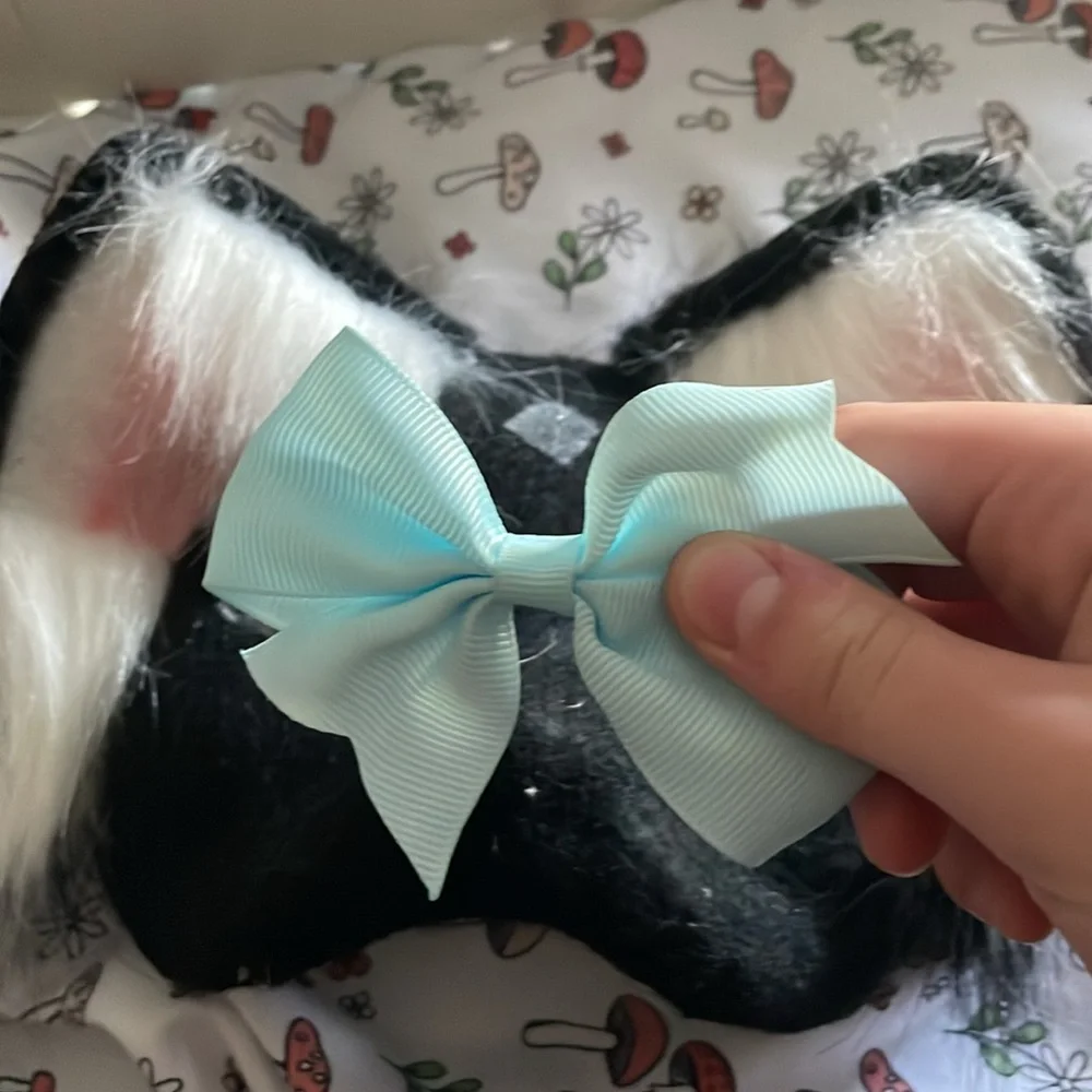 Feline mask!! New mask|cat| w/clip on bow accessory! Vision is clear! Durable!!!